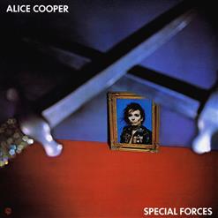 Alice Cooper — Skeletons in the Closet