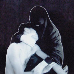 Crystal Castles — Violent Youth